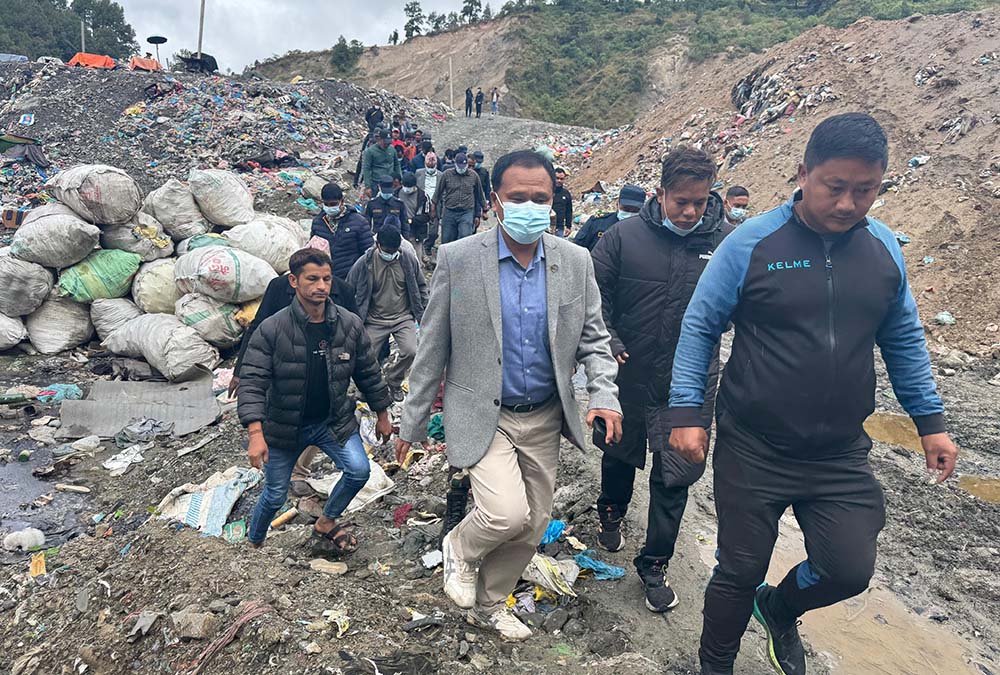 मन्त्री घिसिङ बञ्चरेडाँडा पुगे