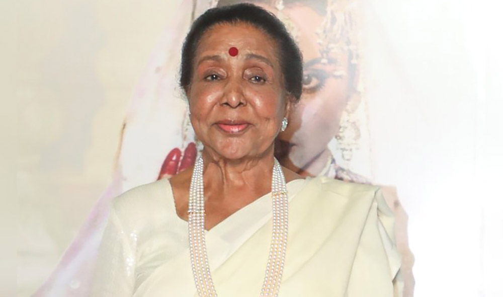 बलिवुडकी चर्चित गायिका आशा भोसलेलाई हृदयघात, उपचार हुदै