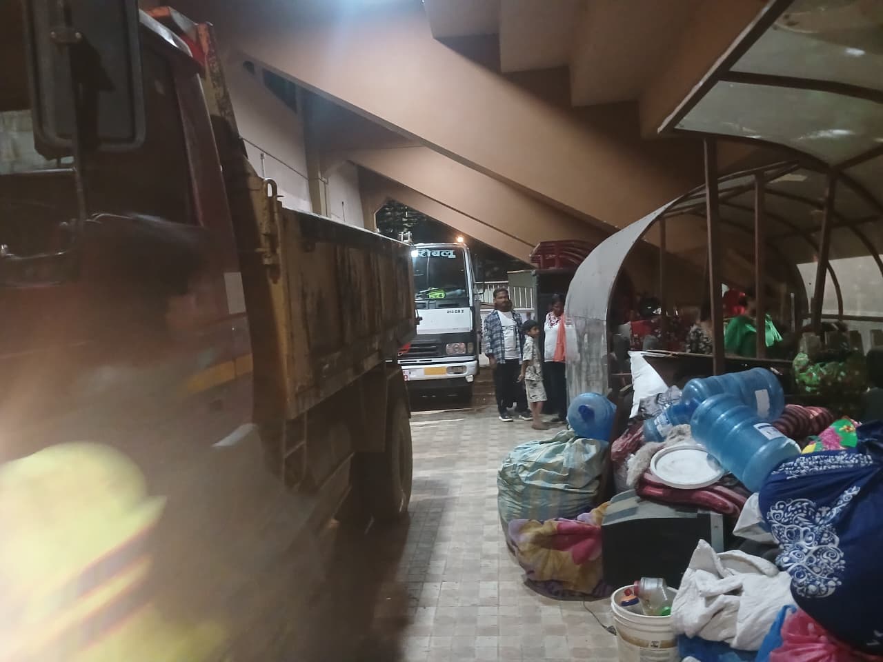 थापाथलीसहित तीन बस्ती हटाइँदा १४४ परिवार सम्पर्कमा, अस्थायी बसोबासको व्यवस्था