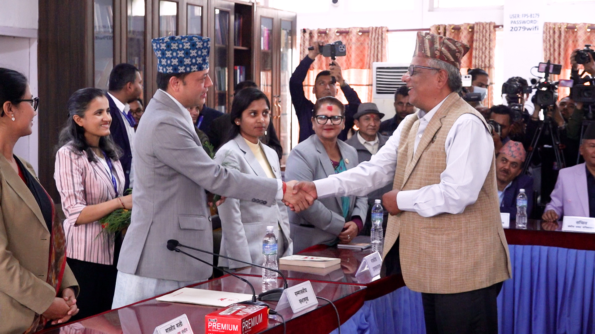 १२ वटा समिति सभापतिहरुले लिए पद तथा गोपनियताको सपथ