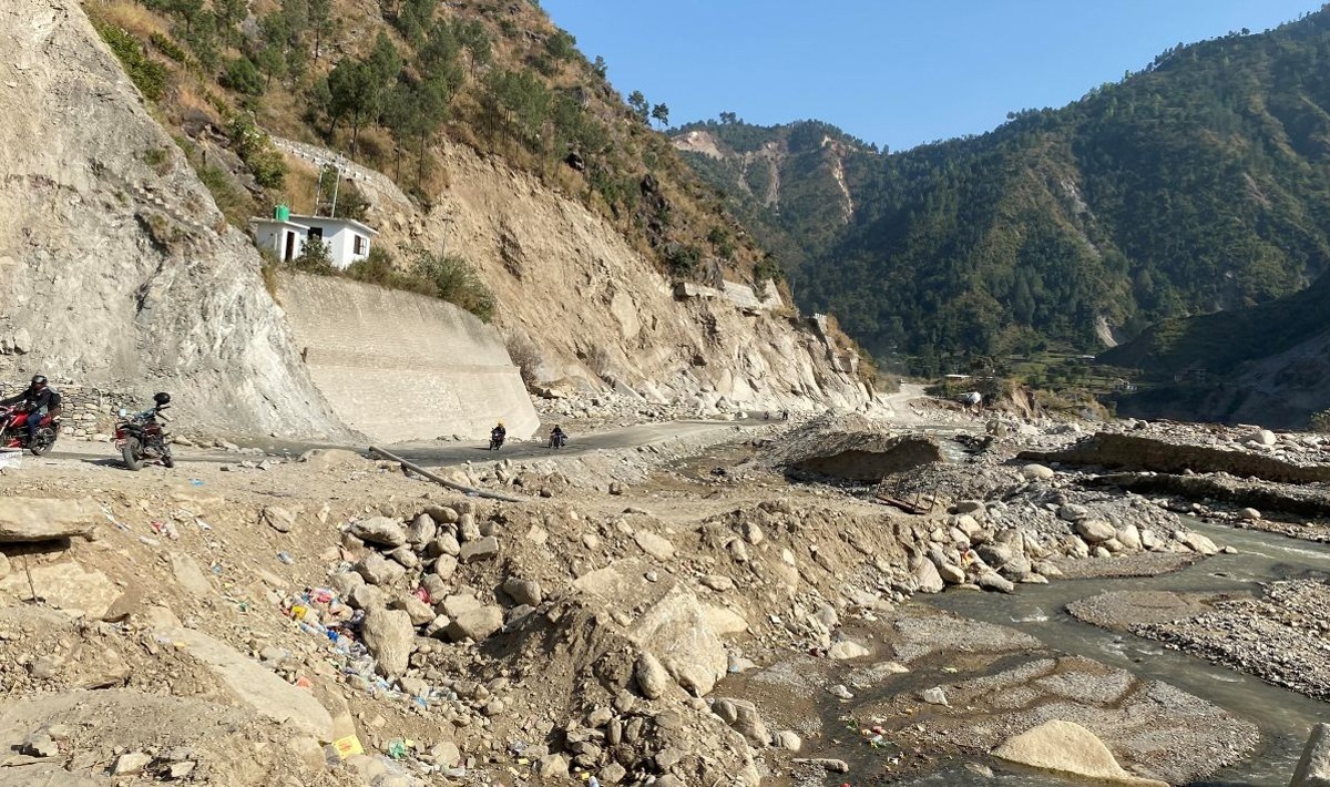 बिपी राजमार्गमा राति सवारी आवागमनमा प्रतिबन्ध
