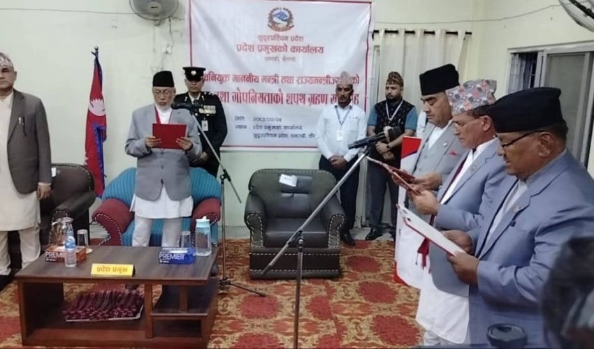 सुदूरपश्चिम सरकारमा कांग्रेसको नयाँ शक्ति सन्तुलन, तीन मन्त्री र दुई राज्यमन्त्रीले लिए शपथ